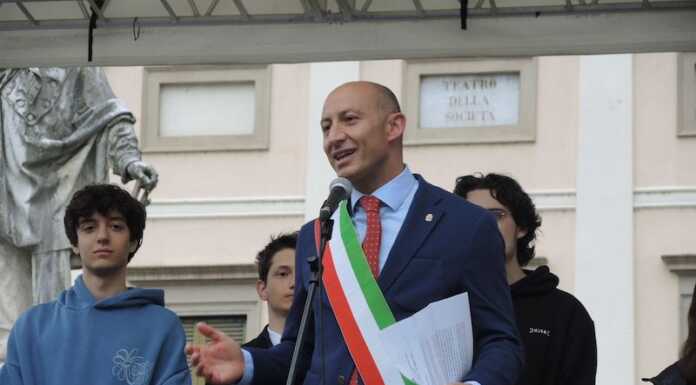 Elezioni Europee, l’appello al voto del sindaco di Lecco: “Un vero appuntamento con la storia” festa dello studente consegna costituzioni lecco 2024