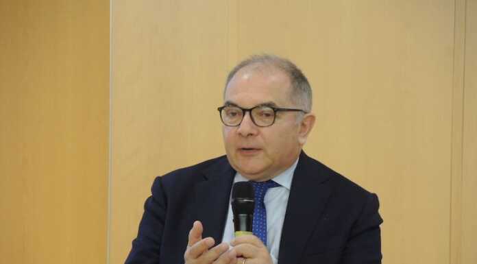 Il magistrato De Lucia incontra gli studenti: “Contro la mafia costruiamo spazi di legalità”