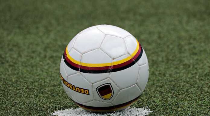 Valmadrera. 40mila euro dal BIM per la nuova recinzione del campo di calcio, pallone calcio