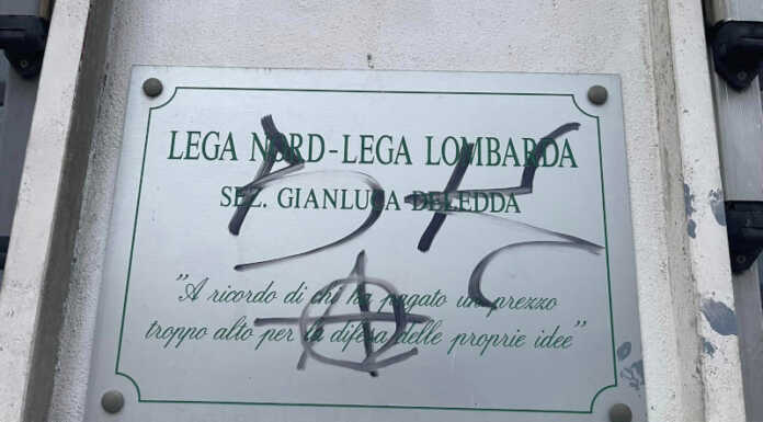 Calolzio. Imbrattata la sede della Lega: “Non cediamo alle intimidazioni” sede lega calolzio vandali