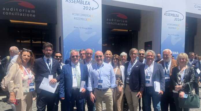 Delegazione di Confcommercio Lecco all’assemblea generale a Roma Delegazione Confcommercio Lecco assemblea generale Roma