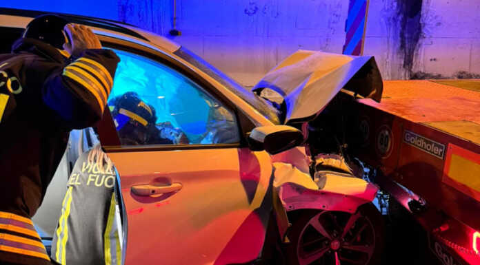 SS36. Veicolo ribaltato nella galleria Luzzeno e tamponamento nella galleria Scoglio Il secondo incidente nella galleria Scoglio a Lierna