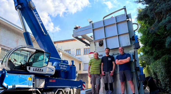 Trasporto eccezionale per la maxi taglierina della H7 Group srl Mandello trasporto eccezionale taglierina H7 Group srl Lozza Autotrasporti