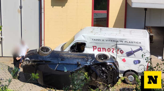 Merate: auto esce di strada e ‘vola’ nel piazzale di una ditta