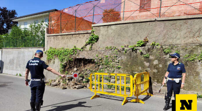 Merate, crolla porzione di muro: senso unico alternato in via don Cazzaniga