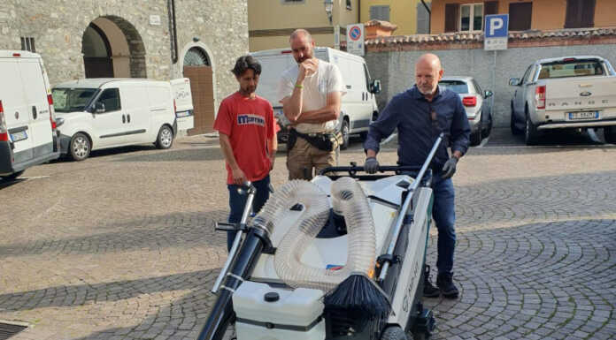 A Bellano contrade e marciapiedi più puliti grazie alla nuova spazzatrice Nuova macchina spazzatrice comune Bellano