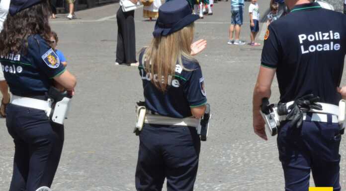 In centro in costume e tuffi nel lago, 40 multe della Polizia Locale Polizia_Locale_Lecco