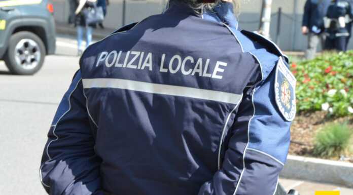 Castello. Incidente tra tre mezzi in Corso Matteotti, due feriti e code Polizia_Locale_Lecco
