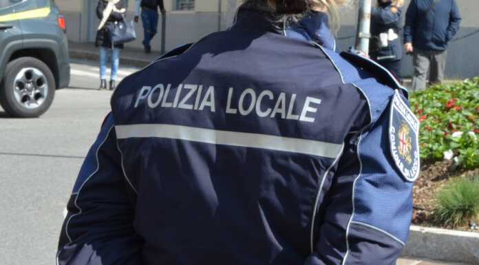 Aggressione alle bancarelle in lungolago, in corso gli accertamenti Polizia_Locale_Lecco