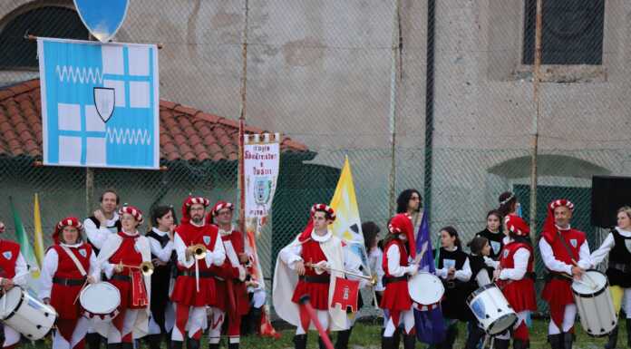 “Pessina” trionfa al “Palio delle frazioni” di Primaluna con l’arciere Pozzoli e il cavaliere Maroni