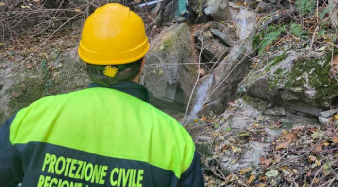 Maltempo a Garlate: fiume di acqua e fango sulla strada al confine con Galbiate Protezione Civile