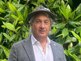 Alpini di Galbiate: taglio del panettone e riconoscimenti per le Penne Nere classe 1955 Roberto Tentori capogruppo alpini galbiate