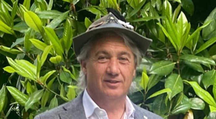 Alpini di Galbiate: taglio del panettone e riconoscimenti per le Penne Nere classe 1955 Roberto Tentori capogruppo alpini galbiate