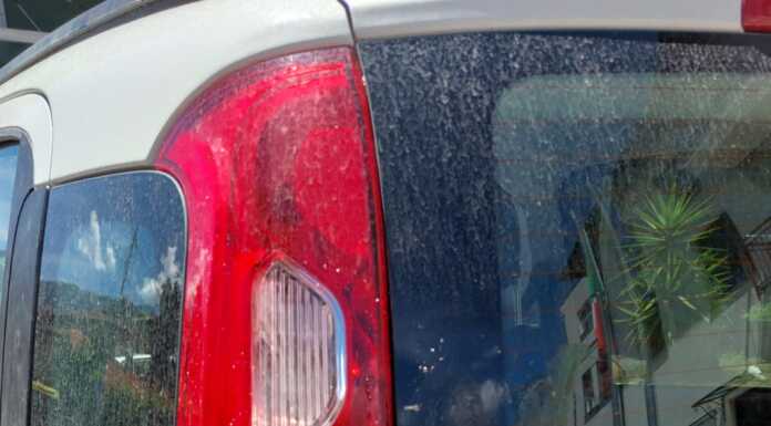 Inciviltà: un lancio di uovo sull’auto e l’appello alla Polizia