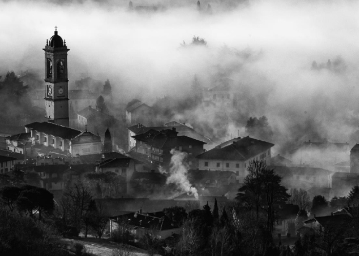 Foto di Giancarlo Bonfanti - Lecco - Voti 34/40. Titolo: La nebbia 