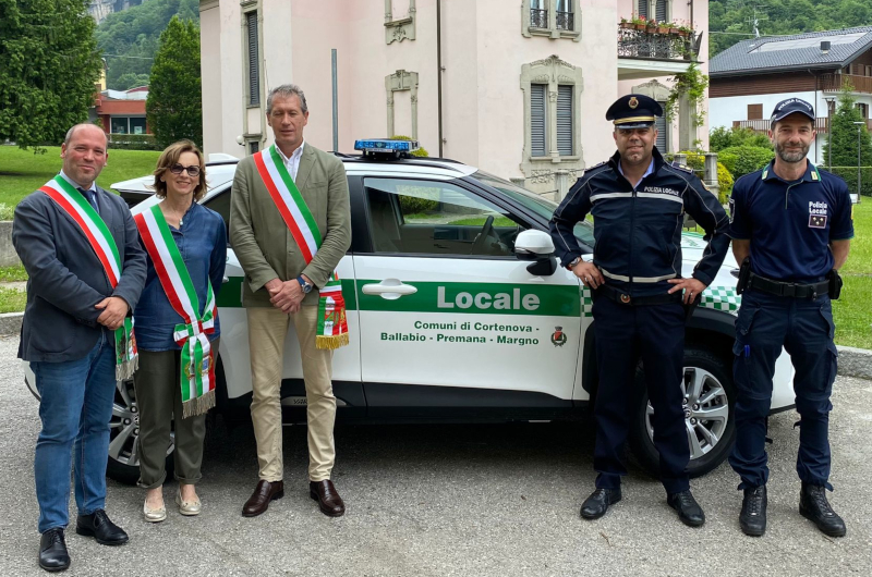 nuova auto polizia locale ballabio