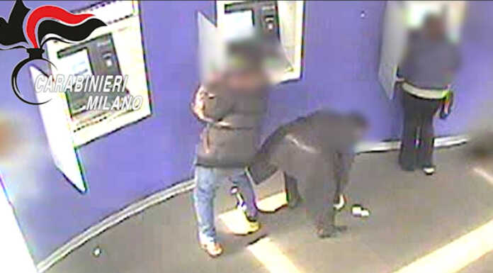 Rubavano il denaro appena prelevato dalle anziane vittime, arrestate 10 persone furto bancomat carabinieri