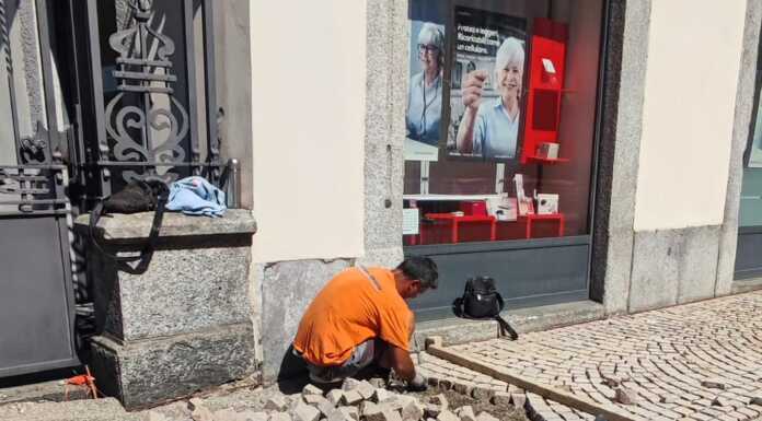 Lungolago, nonostante il meteo proseguono i lavori. Posato il porfido lungolago porfido lavori 2024