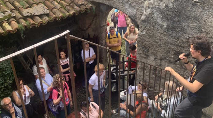 Passeggiate d’autore: 130 persone sulle tracce del Barbarossa a Mandello passeggiata d_autore mandello del lario