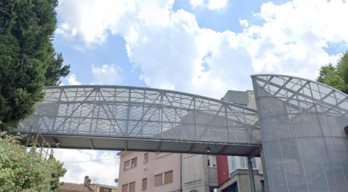 Castello Brianza. Ignoti danneggiano il sovrappasso di Via Dante Sovrappasso comunale Via Dante Castello Brianza