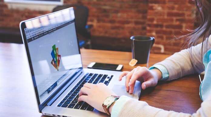 Europee, i voti degli studenti fuori sede premiano la sinistra studente fuori sede computer