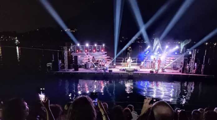 Lecco. Tutti pazzi per Alex Britti: il cantautore riempie e smuove la Lake Arena Alex Britti concerto Lake Arena Sound of Lecco