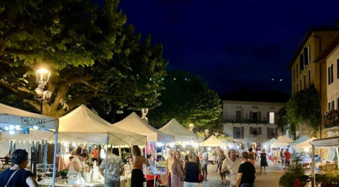 Mandello. Piacciono i mercatini serali, previste altre tre date Mercatini serali Mandello