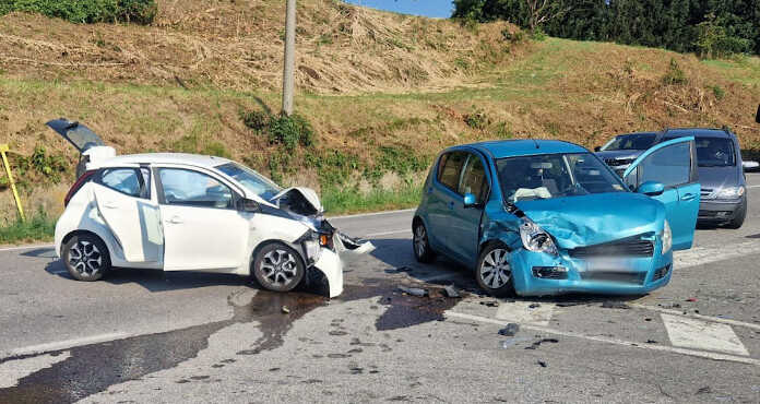 Brivio, scontro tra due auto in via Per Airuno: quattro persone coinvolte