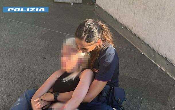 Como: tenta di buttarsi da un tetto. Salvata da una giovane poliziotta