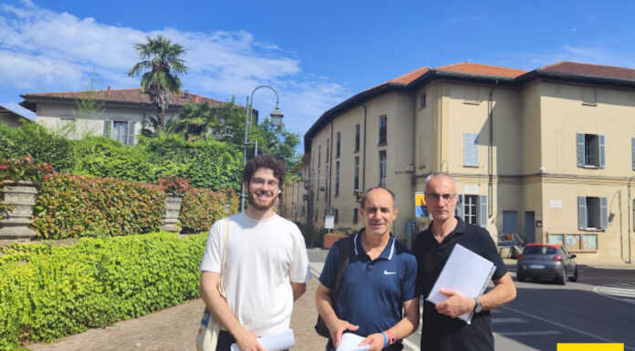 Merate, assessore e consiglieri porta a porta per presentarsi ai commercianti