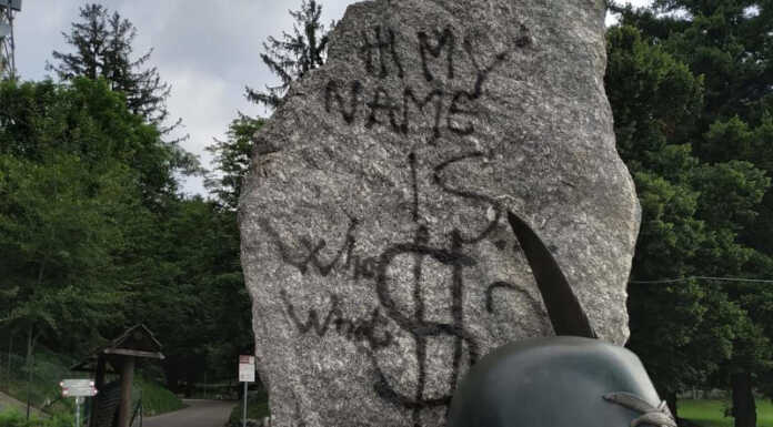 Galbiate. Imbrattato il monumento degli Alpini: “Bruttissimo atto di inciviltà” Monumento alpini galbiate imbrattato