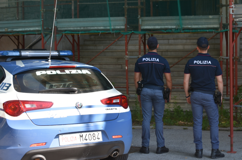 La Polizia nel cantiere dell'ex tribunale di Lecco