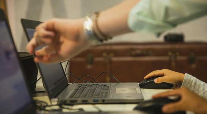 A Dolzago arriva lo sportello di facilitazione digitale scuola alunni studenti computer PC