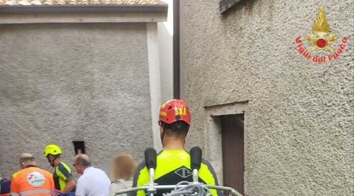 Carenno, i vigili del fuoco intervengono a Colle di Sogno in supporto al 118