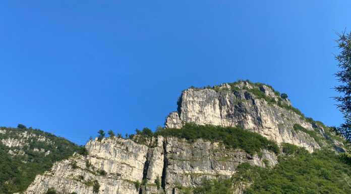 Ballabio, frana dalla parete del Due Mani. Il sindaco dopo il sopralluogo: “Pochi massi, distanti dalle abitazioni”