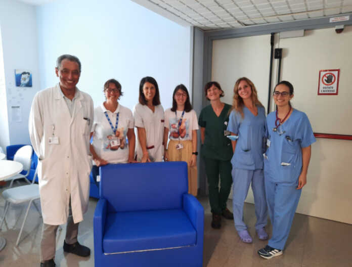 Abio Lecco consegna poltrone-letto Pediatria ospedale Manzoni