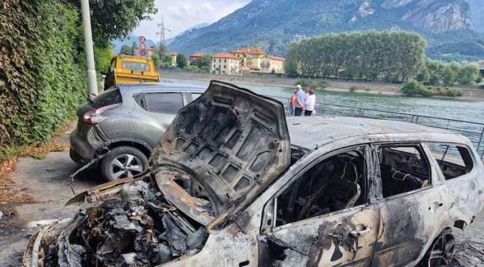 Due incendi auto e un incidente, Vigili del Fuoco al lavoro auto incendiata olginate