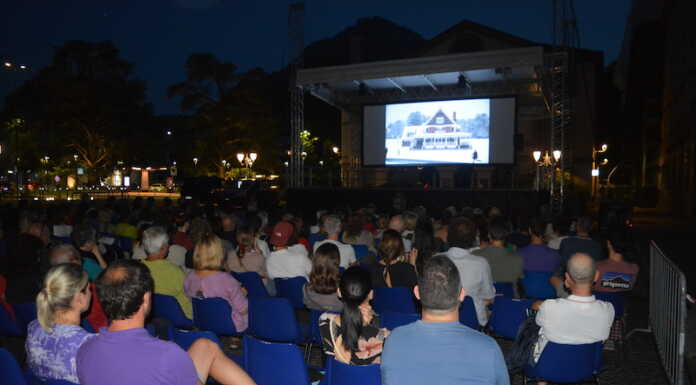 ‘Ma che film la vita!’, oltre 200 persone in piazza per ‘The Holdovers’