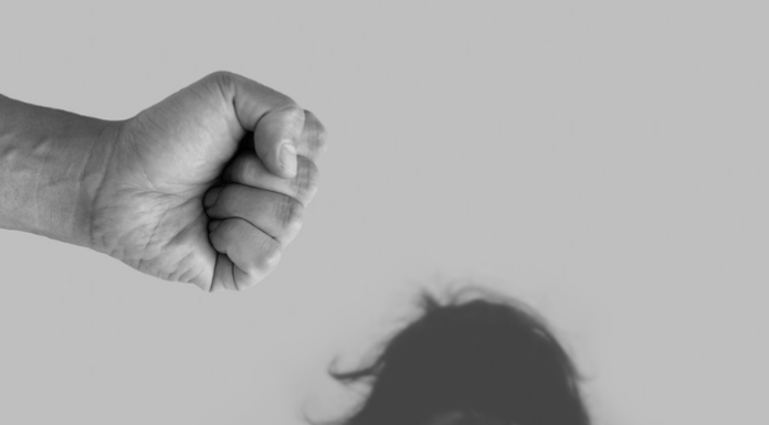 La storia di Adele, vittima di violenza: “Mi criticava, sminuiva e puniva con lunghi silenzi”