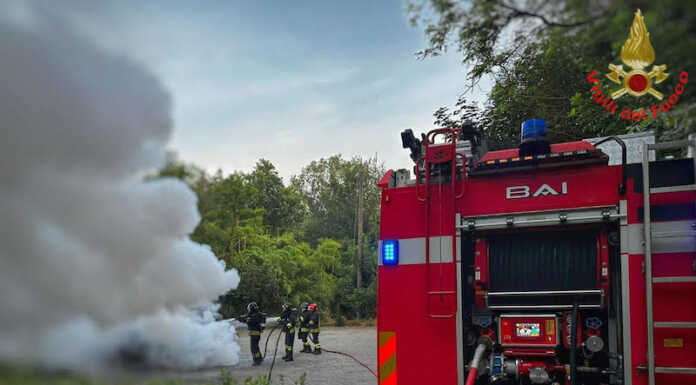 Incendio auto a Cernusco, in posto i Vigili del Fuoco cernusco-incendio auto