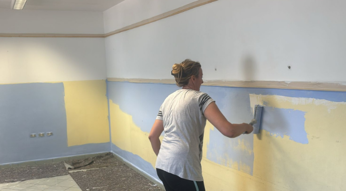 Malnago, scuola primaria: genitori all’opera per imbiancare l’istituto