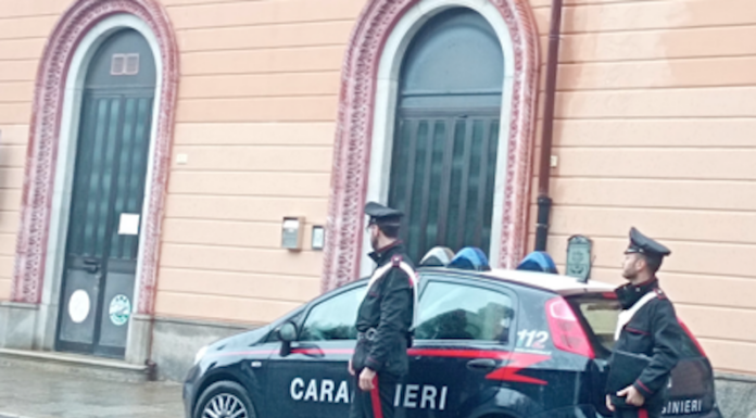 Controlli intensificati a Mandello, 22enne arrestato per spaccio carabinieri mandello