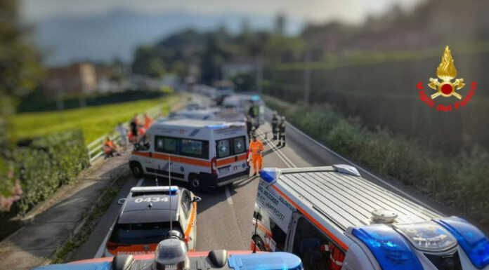 Maxi incidente stradale a Calco, sette persone coinvolte Maxi incidente Calco ss342