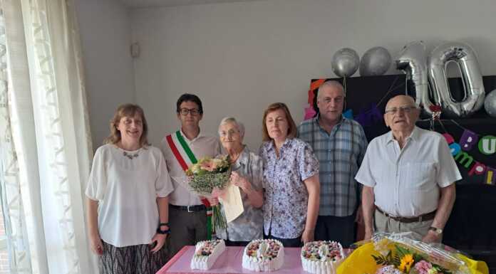 Olginate, festa per i 100 anni della signora Chiara Panzeri olginate chiara panzeri 100 anni