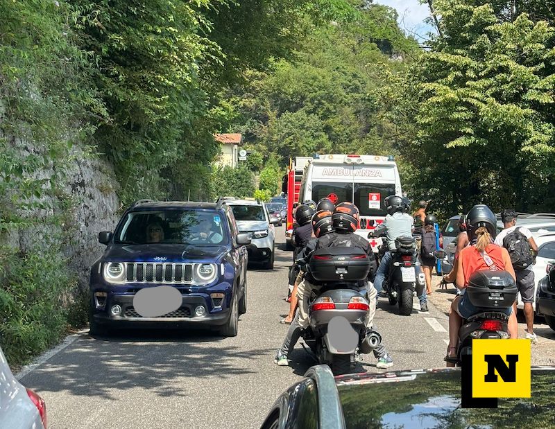 I soccorsi in azione per il grave incidente nel lago