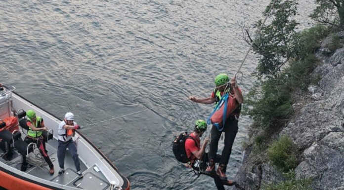 Esercitazione congiunta per Soccorso Alpino e Guardia Costiera, tra lago e monti Soccorso Alpino Guardia Costiera esercitazione Perledo ferrata Morcate