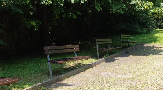 Valmadrera. Panchine di Rio Torto come nuove grazie agli studenti dell’Aldo Moro
