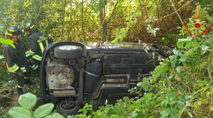 Auto ribaltata tra Cesana e Bosisio, soccorsi due giovani Auto ribaltata cesana bosisio