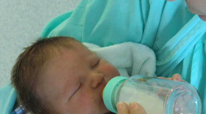 Ritiro e consegna del latte materno: rinnovata la convenzione tra Auser e ASST Lecco Biberon latte neonato pixabay