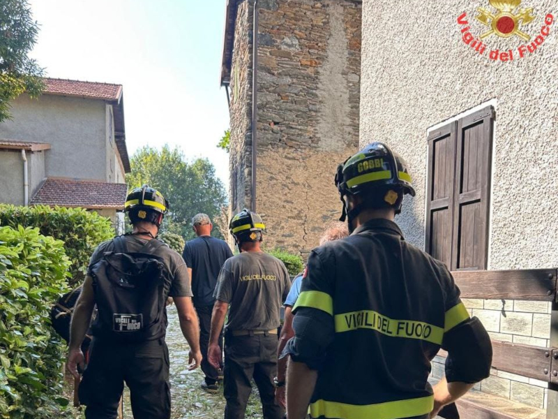 Evacuazione residenti via ai Monti Dervio